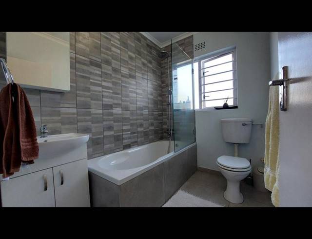 4 BEDROOM HOUSE FOR SALE IN VREDEKLOOF EAST